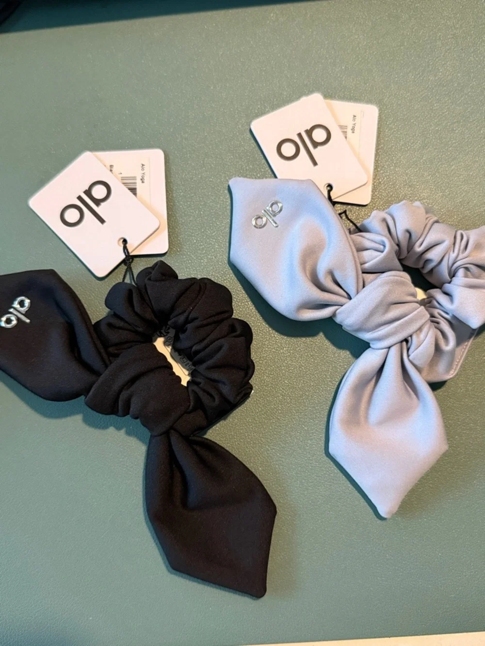 ALO bundle of 2 Airlift Rhythm Scrunchie Winter Frost Black‎ NWT ❄️🖤$96